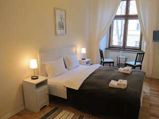 Гостевой дом On The Square Guesthouse Львов Двухместный номер с 1 кроватью и окном-9