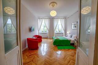 Гостевой дом On The Square Guesthouse Львов Суперлюкс-1