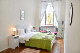 Гостевой дом On The Square Guesthouse Львов Двухместный номер с 1 кроватью и окном-11