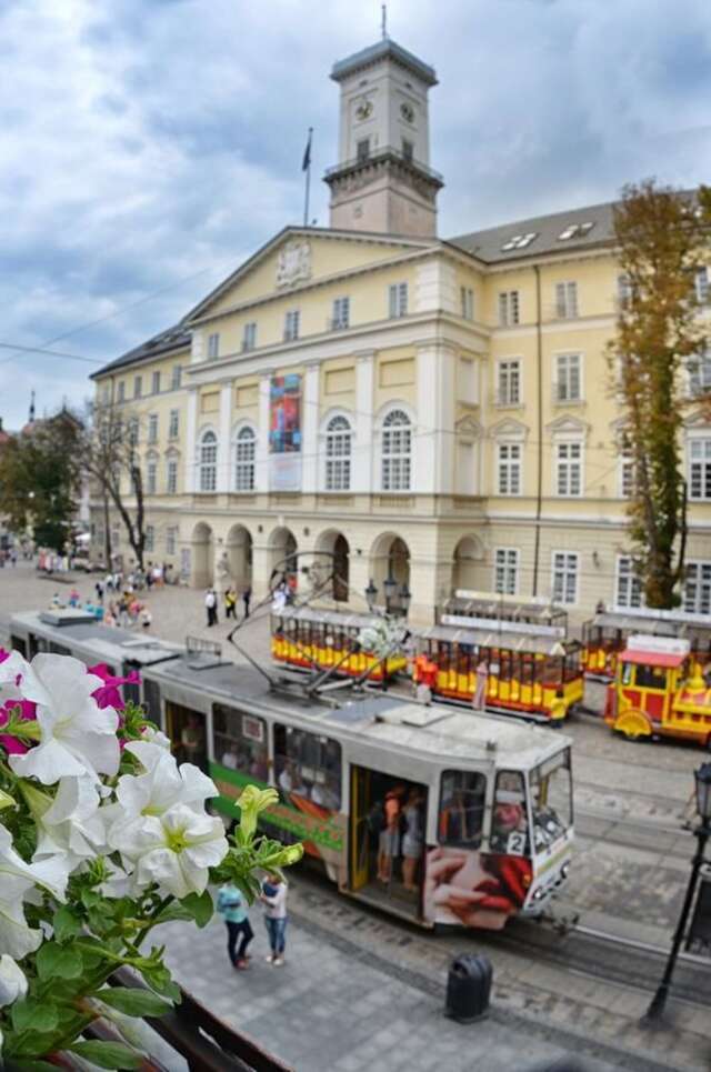 Гостевой дом On The Square Guesthouse Львов-14