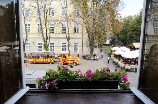 Гостевой дом On The Square Guesthouse Львов-26